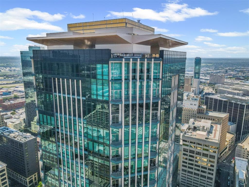 500 Throckmorton St Apt 3506