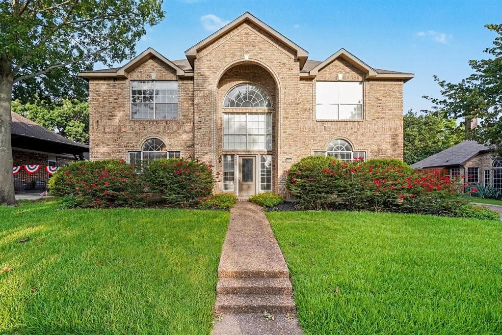 8017 Arlie Ln