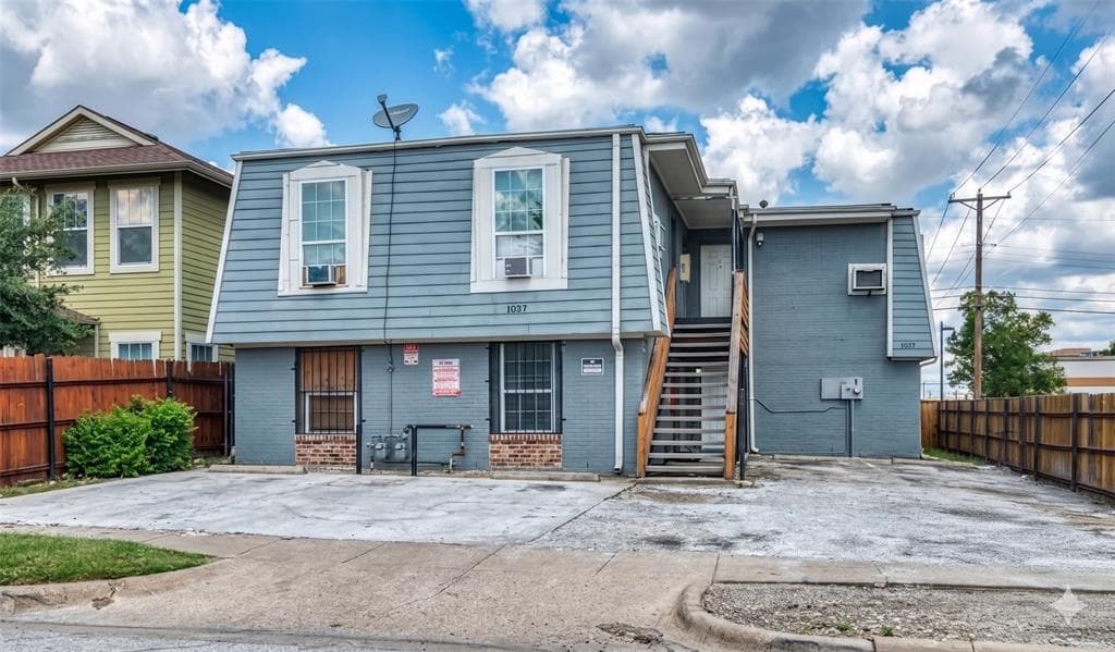 1037 E Tucker St