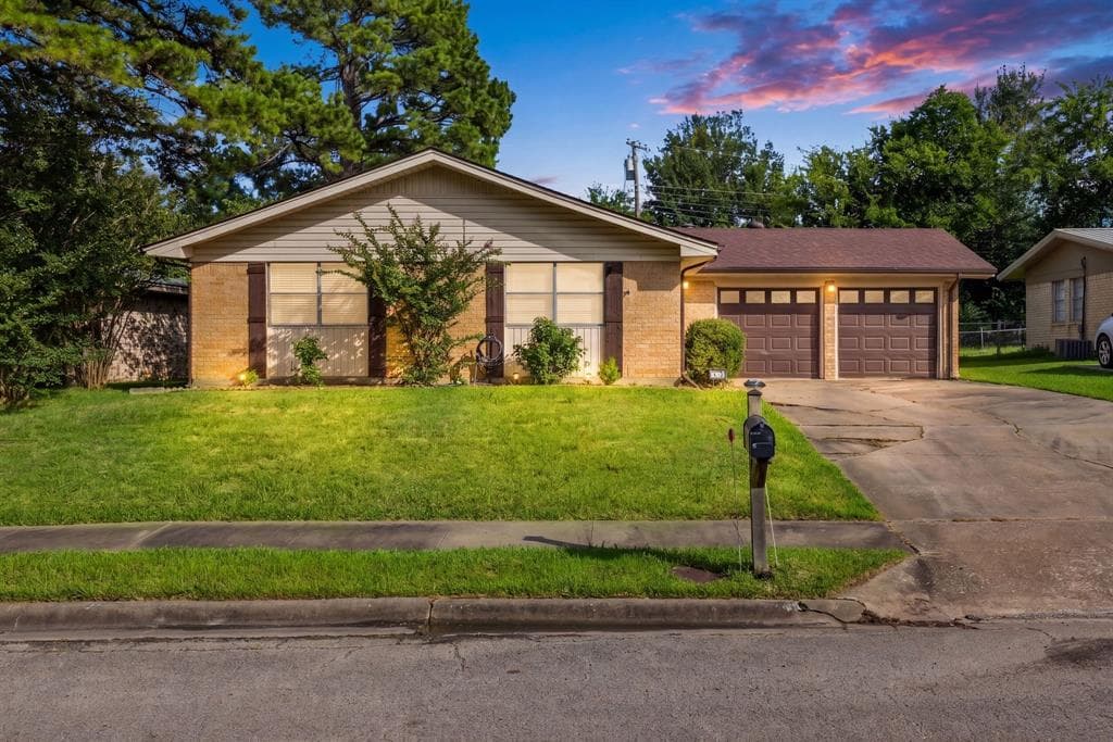 5213 Hilltop Dr