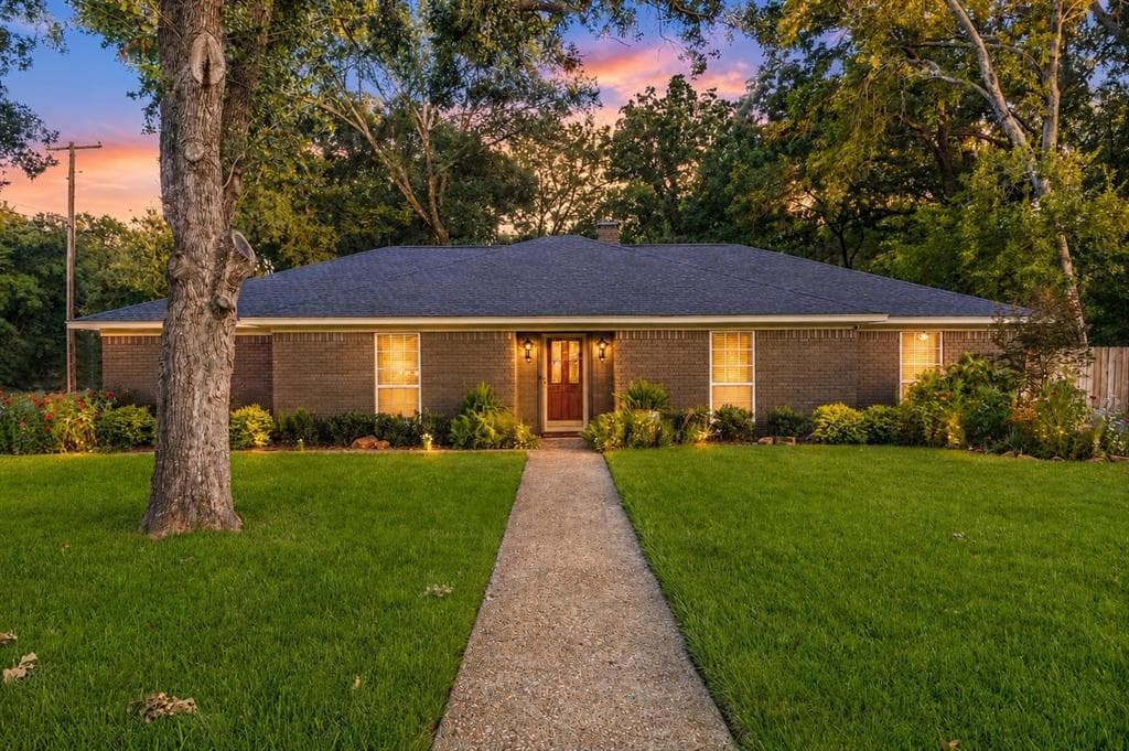 1401 Bowie Cir