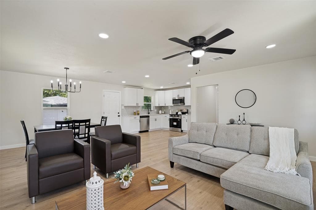 1302 Marion Dr