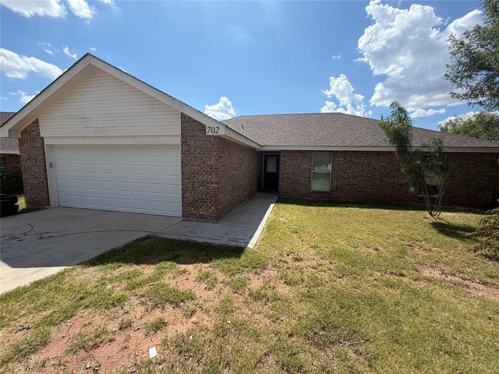 702 Chanticleers Ln