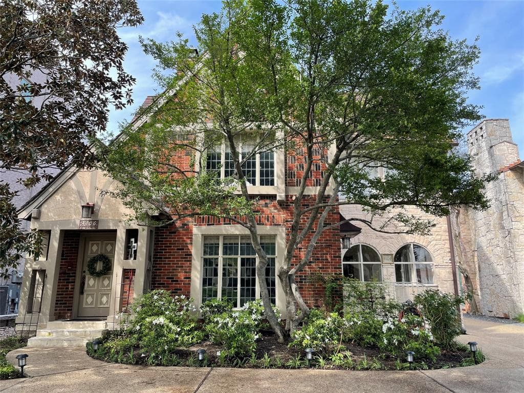 4104 University Blvd