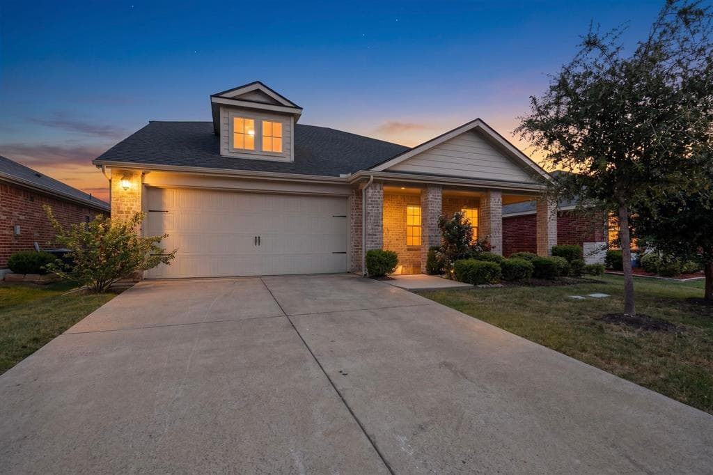 2329 Julia Ln