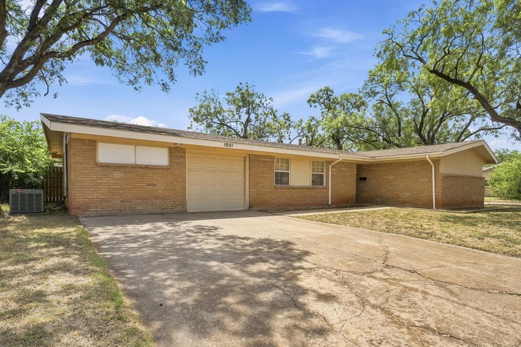 1801 Mimosa Dr