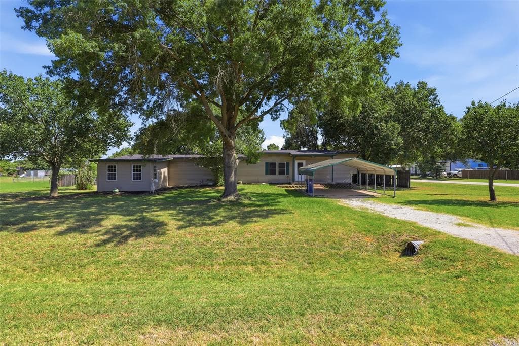 1941 Lariat Ln