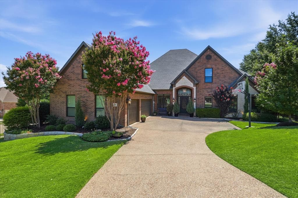 3200 Village Crest Ct