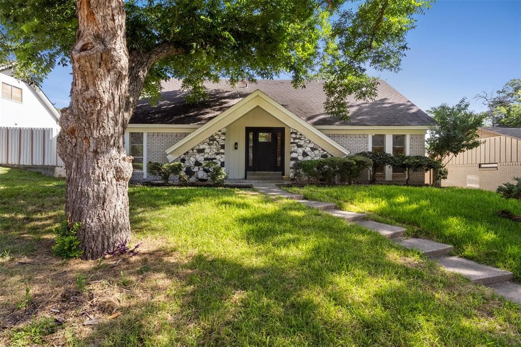 1631 Windchime Dr