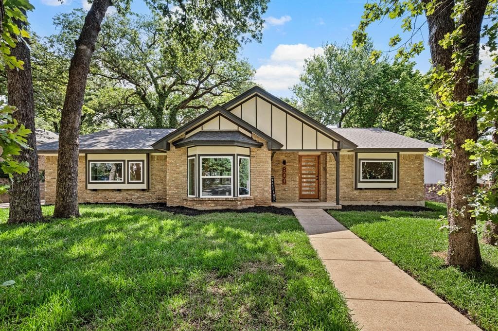 800 Tanglewood Ln
