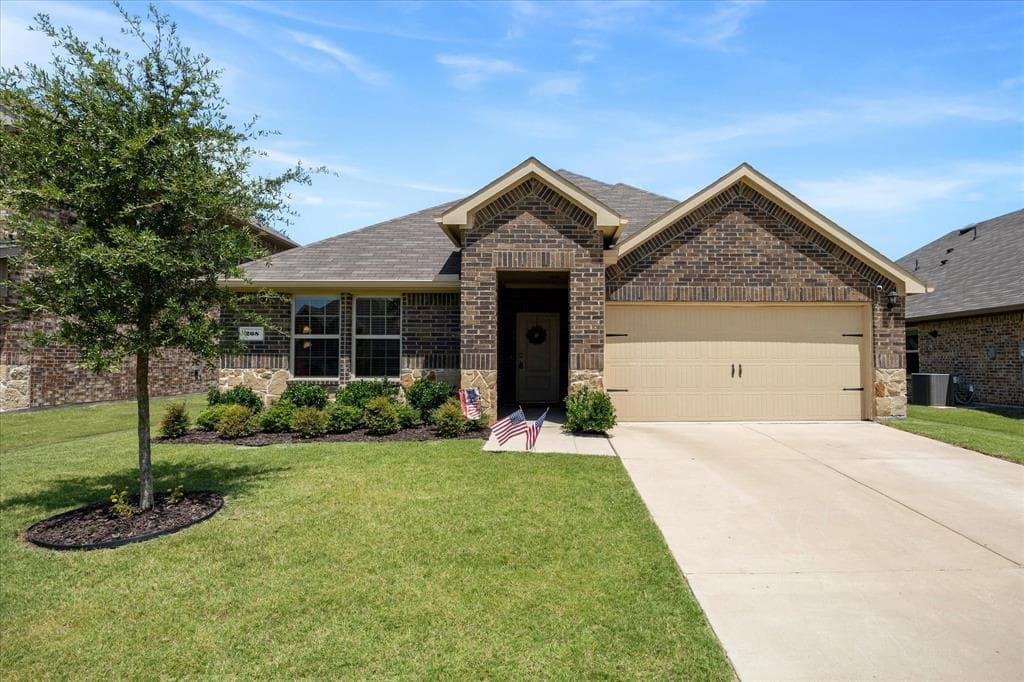 208 Redstone Ln