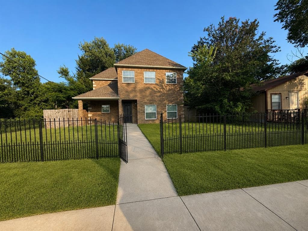 301 Mineral Wells St