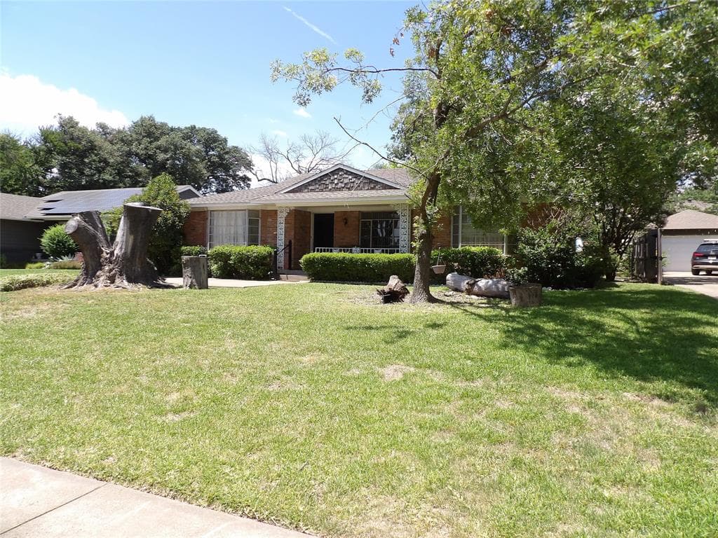 732 James Dr