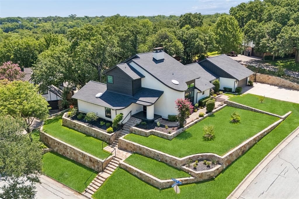 2401 Chimney Hill Dr