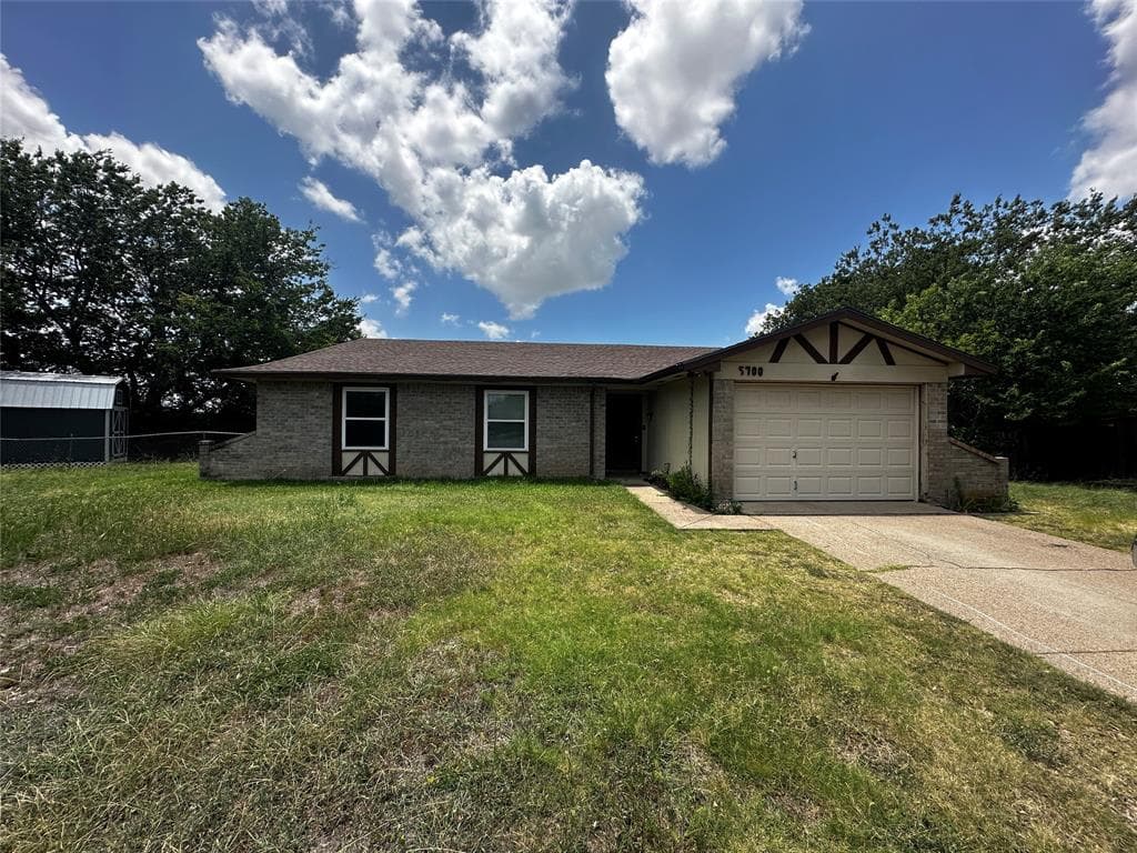 5700 Saddleback Cir