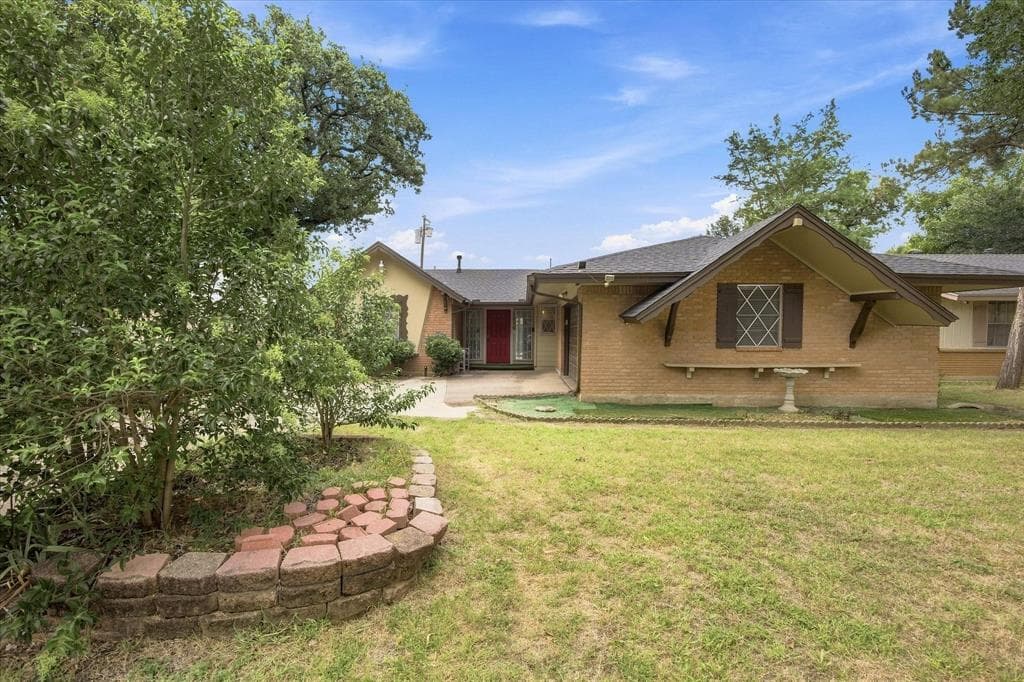 2210 Fairfax Dr