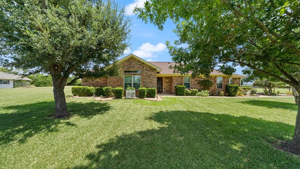 5900 Priscilla Ln