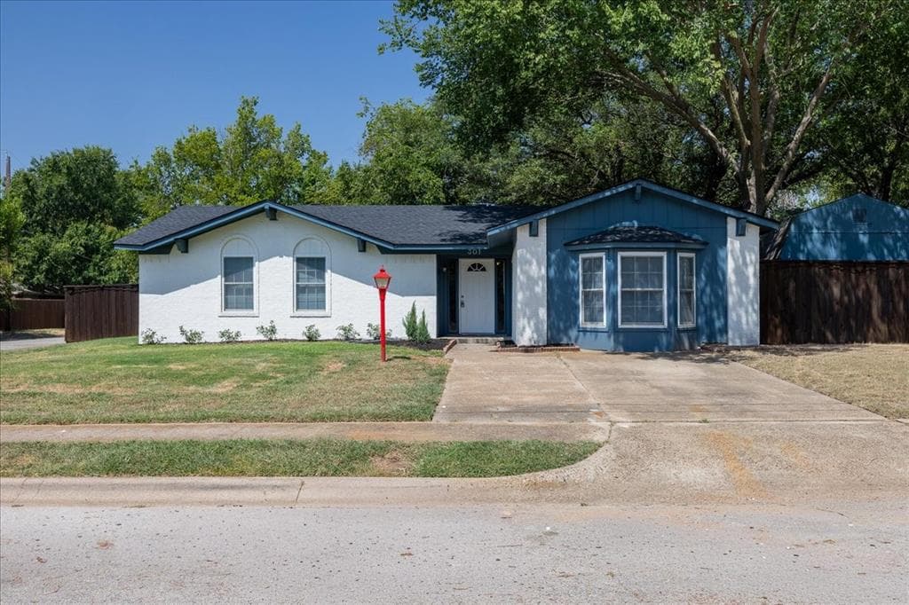 301 Bellaire Dr