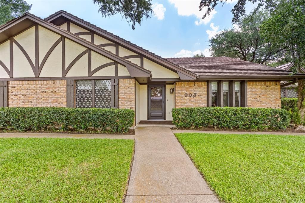 903 Green Rock Dr