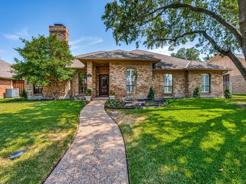 6115 Bluff Point Dr