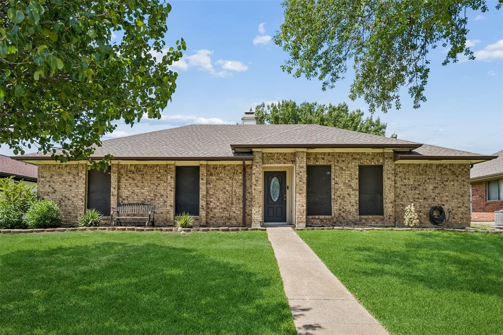1725 Mayflower Dr