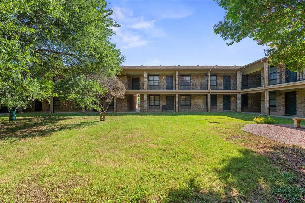 1214 Baylor Ave Apt 111