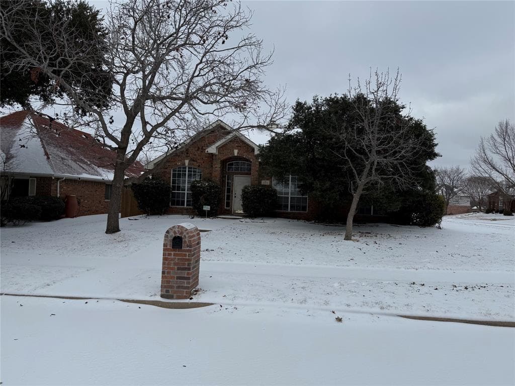 7904 Glenoaks Dr
