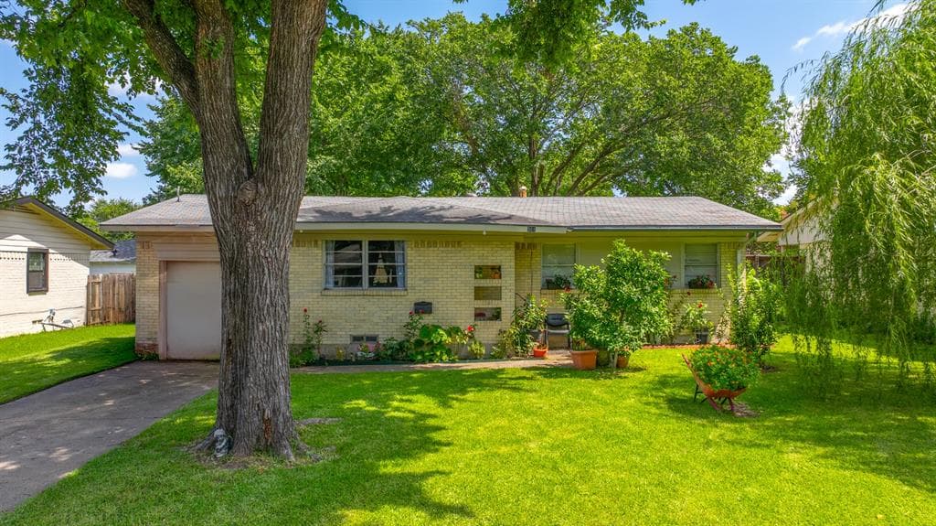 301 W Ridgewood Dr