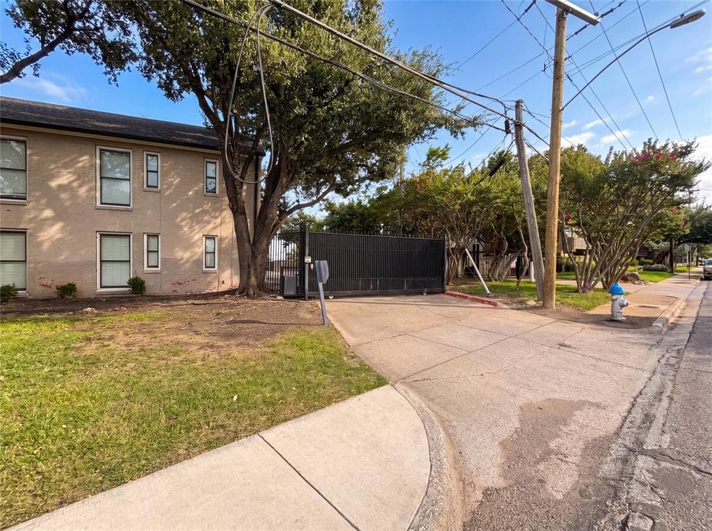 7734 Meadow Rd Apt 223