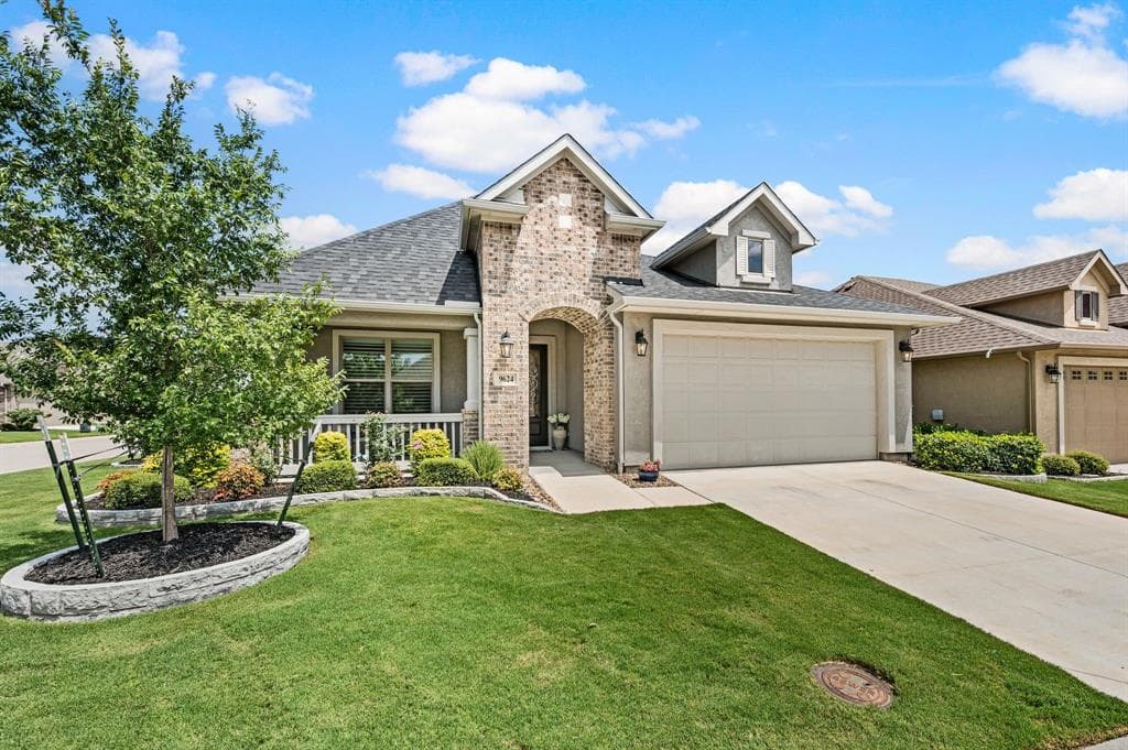 9624 Heartwood Dr