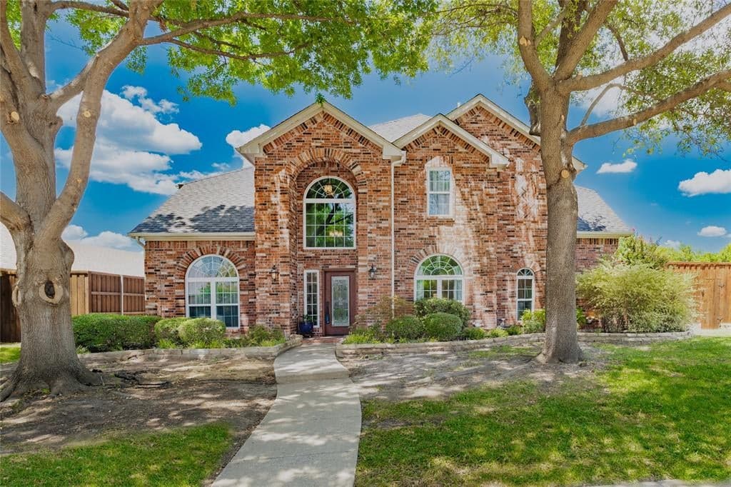 3915 Compton Dr