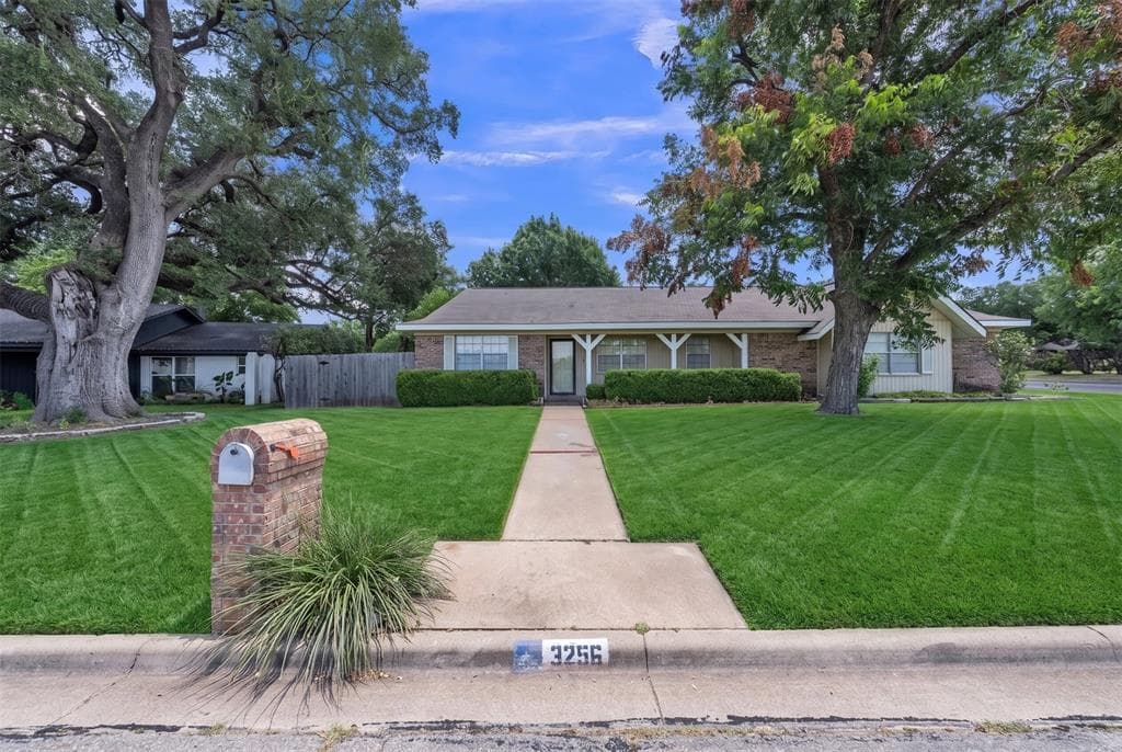3256 Village Park Dr