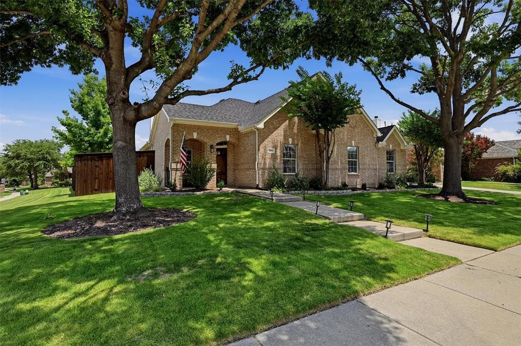 1431 Cedar Lake Dr