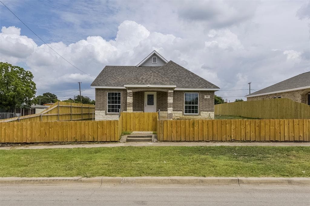 2502 S Denley Dr