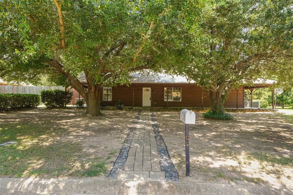 1112 Caprice Dr