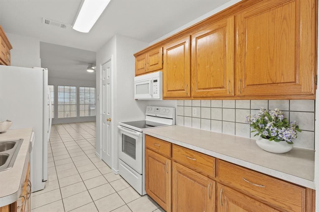 1011 Waterview Dr