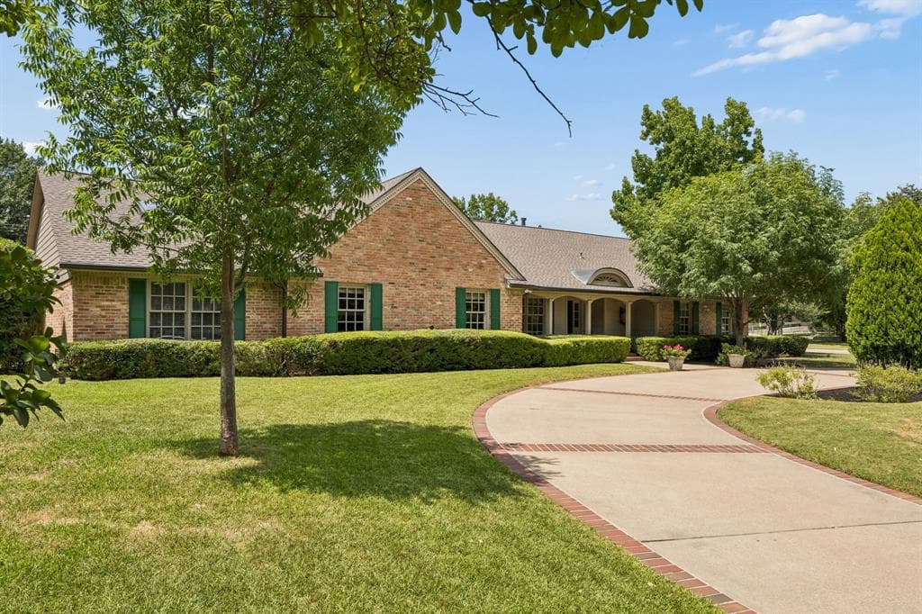 7241 Cliffbrook Dr