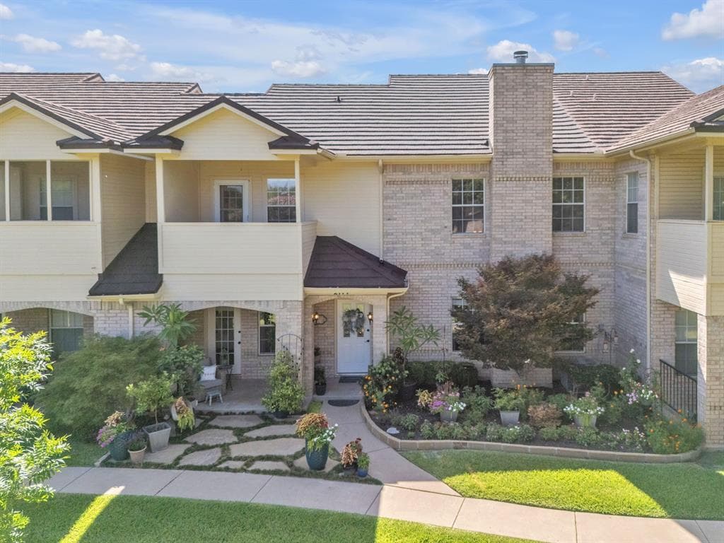 2144 Lakeforest Dr