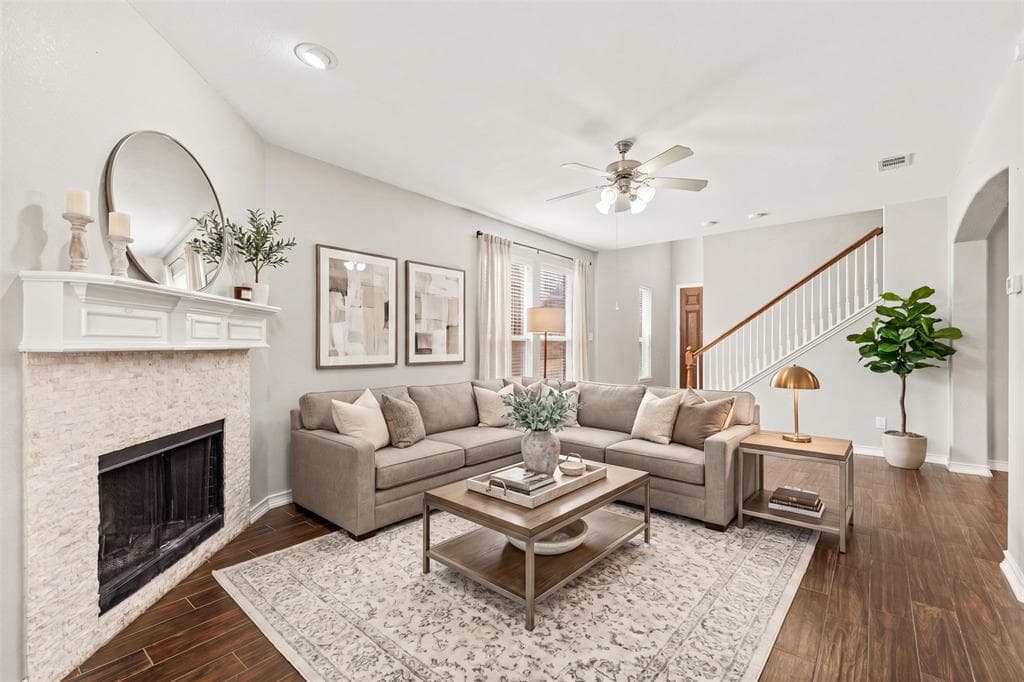 15920 Alvarado Dr