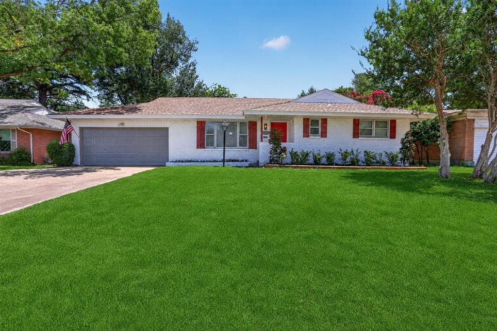 1207 College Oaks Dr