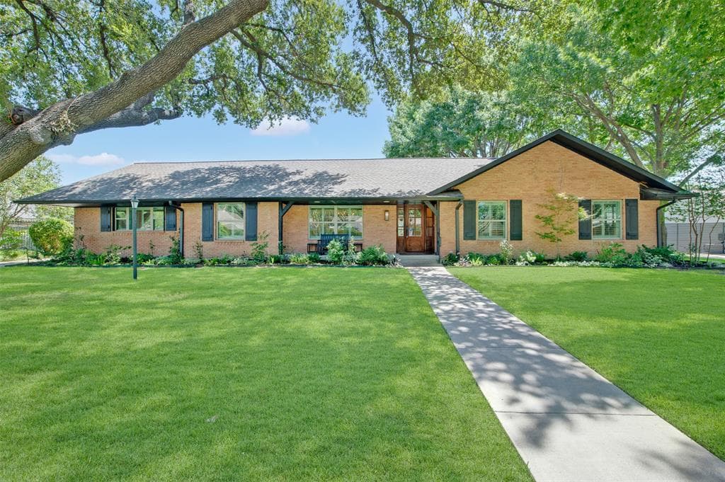 13834 Tanglewood Dr