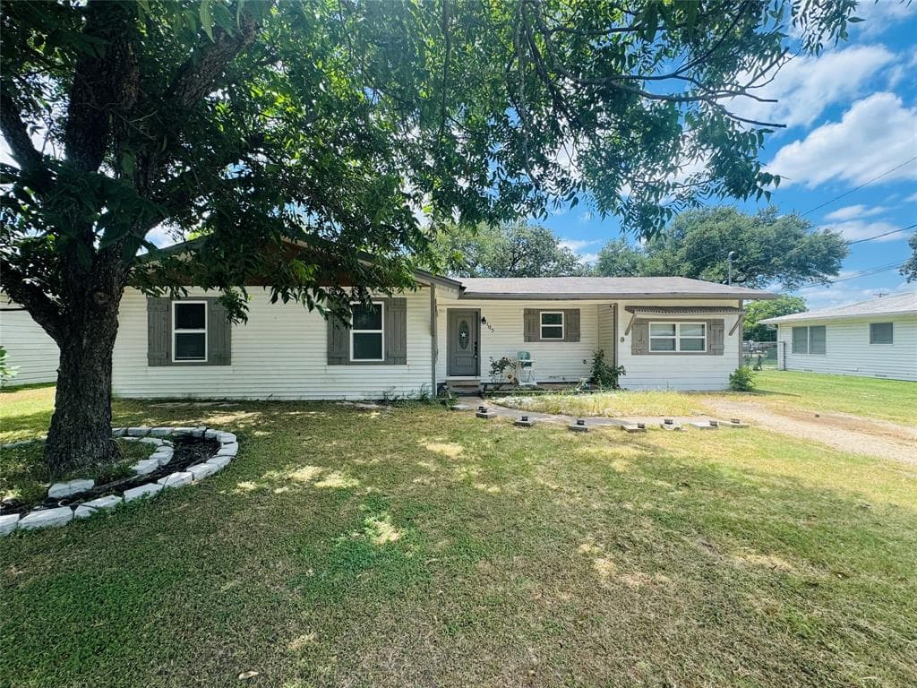 105 S Lakeview Dr
