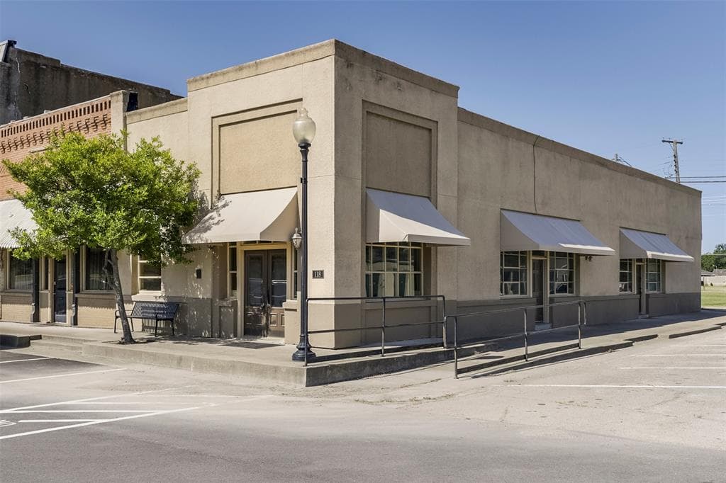 118 N Main St