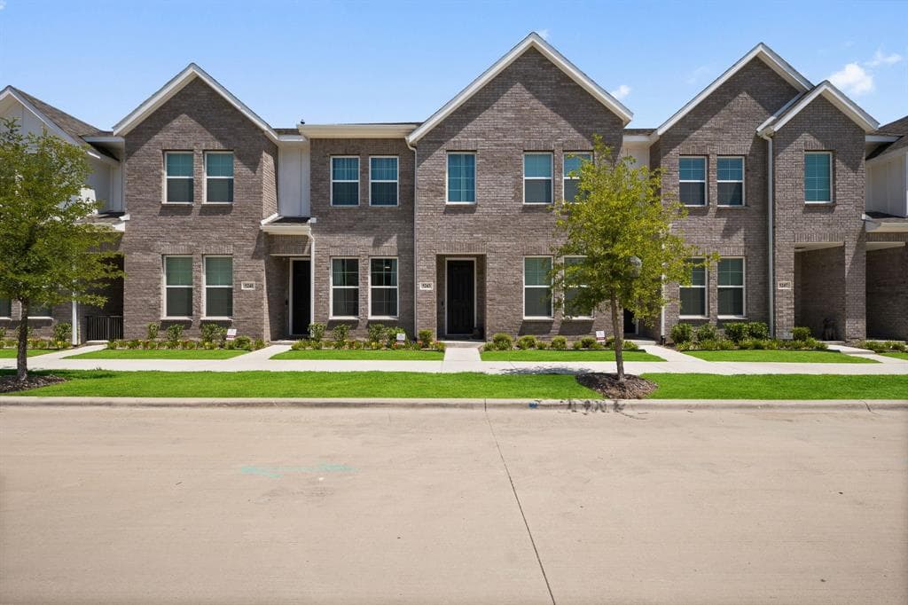 5243 Legacy St