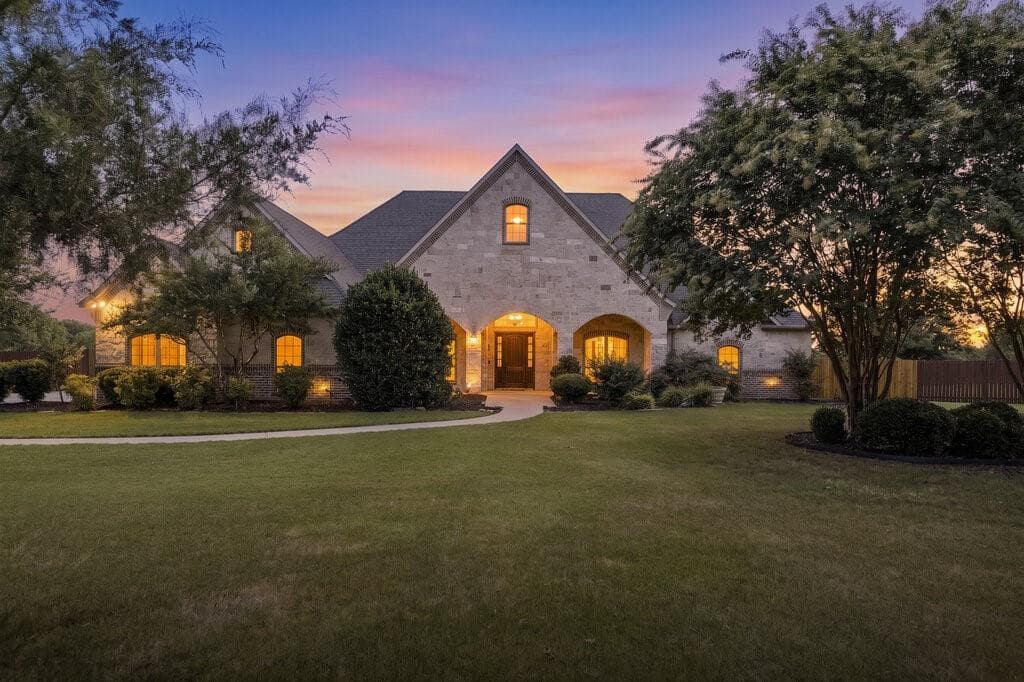 1320 N Creek Cir