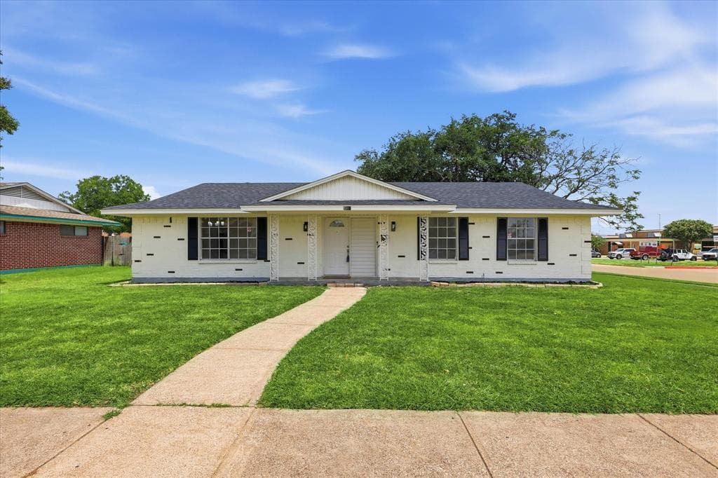 3301 Hillsdale Ln