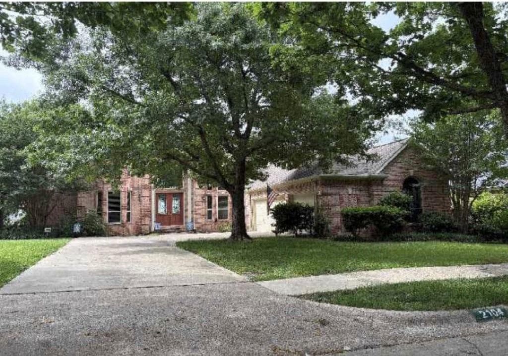 2104 Mossy Oak Dr