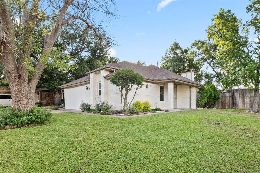 2403 Beverly Hills Ln