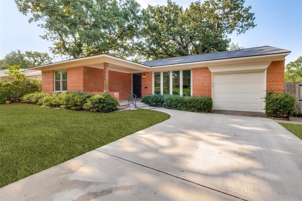 1232 Fair Oaks Dr