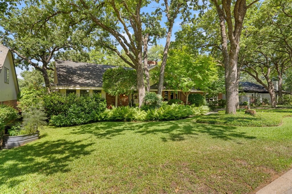 2212 Prestonwood Dr